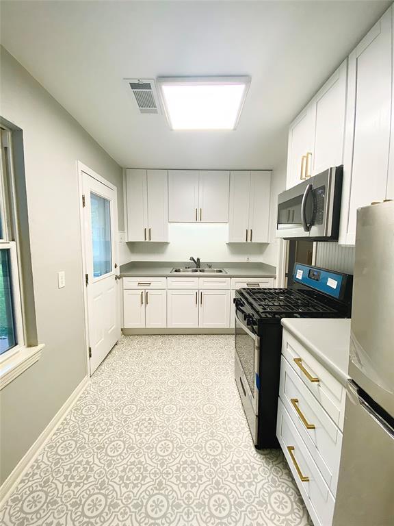 Building Photo - 8206 Montridge Dr