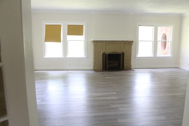 Building Photo - 2370 Harrison Ave
