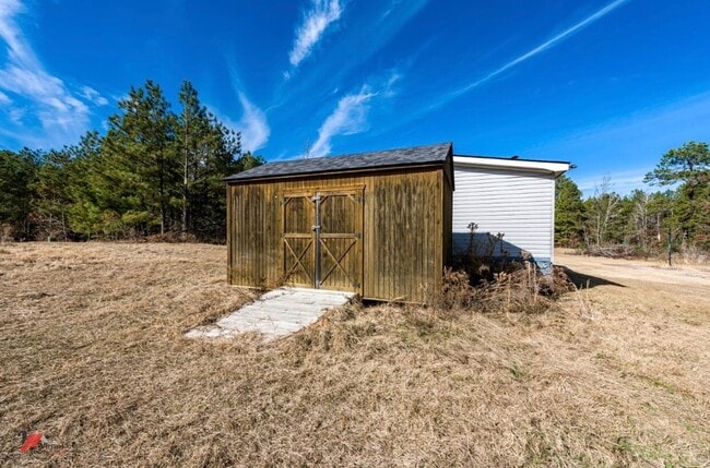Building Photo - 571 7 Pines Rd