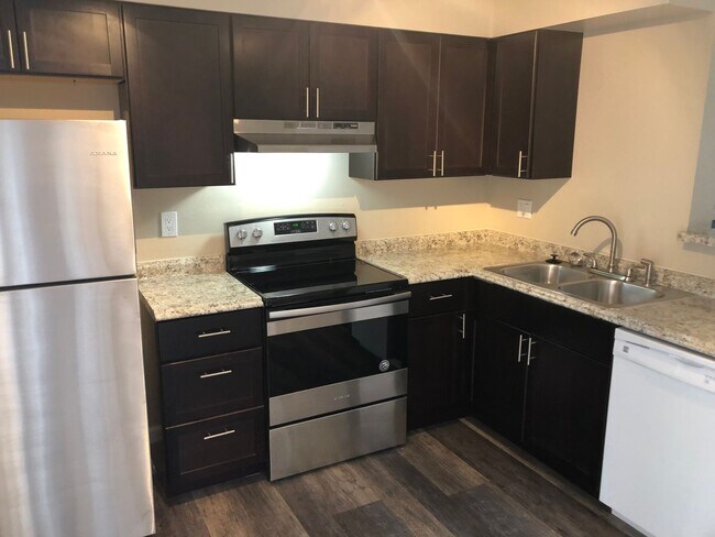 Building Photo - Four-plex Unit in Great Location!!