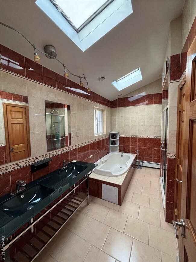 Building Photo - 31 Woodward St