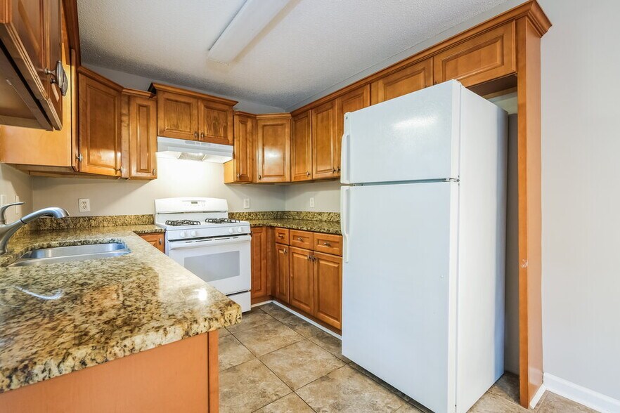 Building Photo - 6001 Colt Ridge Trail SE