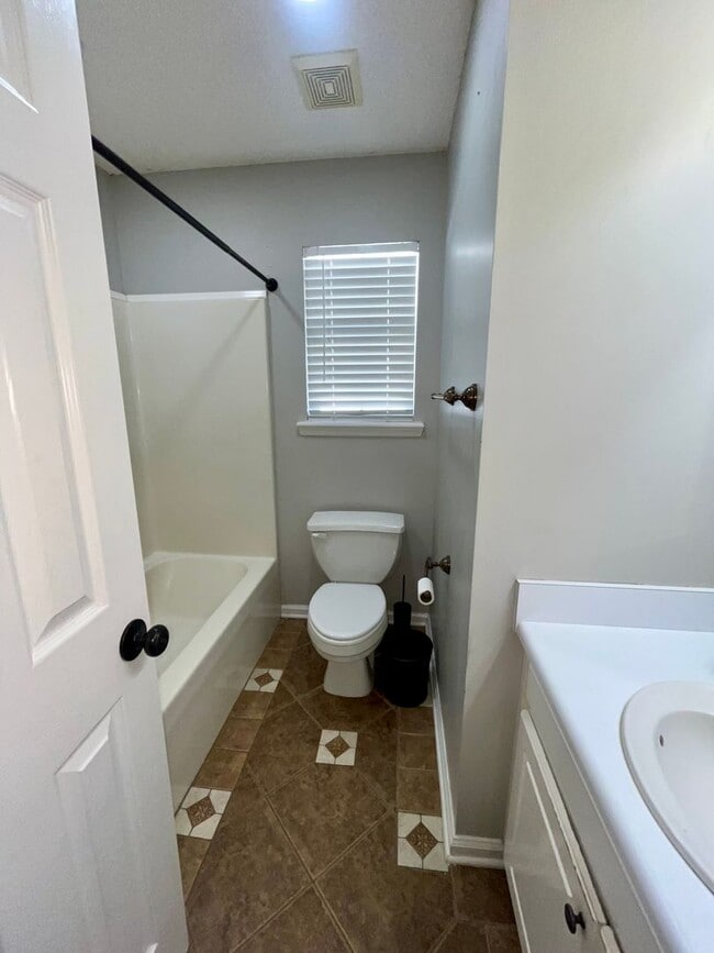 Building Photo - 4133 Hamilton Cir