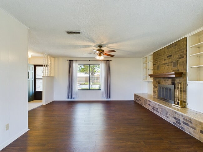 Building Photo - Generous 3-Bed, 2-Bath Home in Fredericksb...