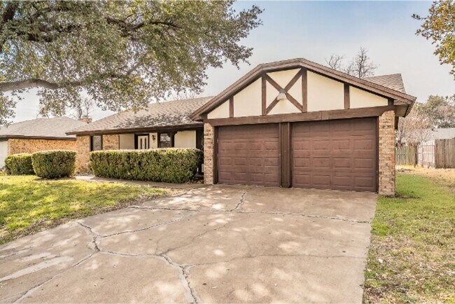 Building Photo - 6753 Spoonwood Ln