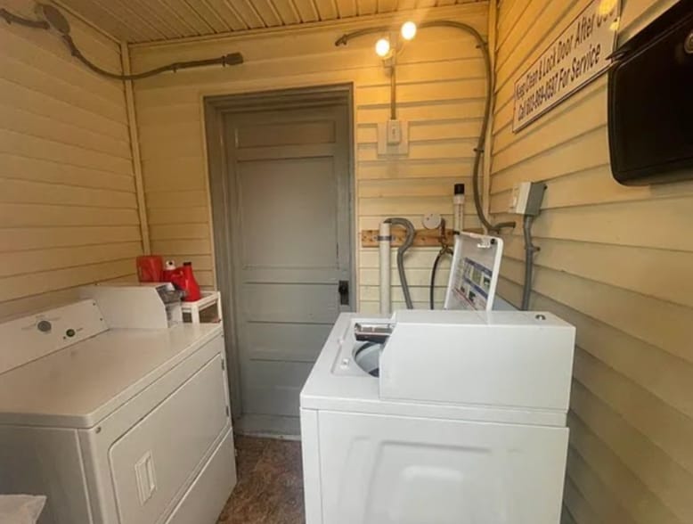 Building Photo - 12 Church St