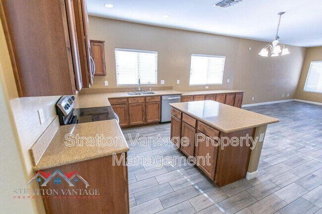 Building Photo - 4710 E Austin Ln
