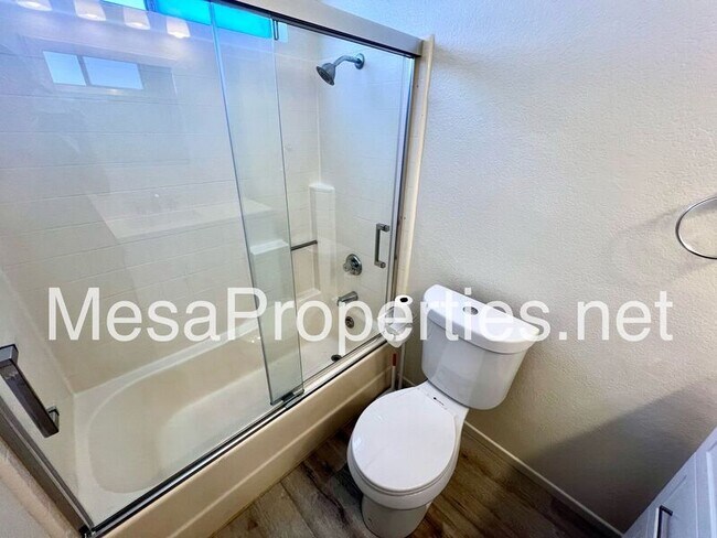 Building Photo - 11321 Oakwood Dr