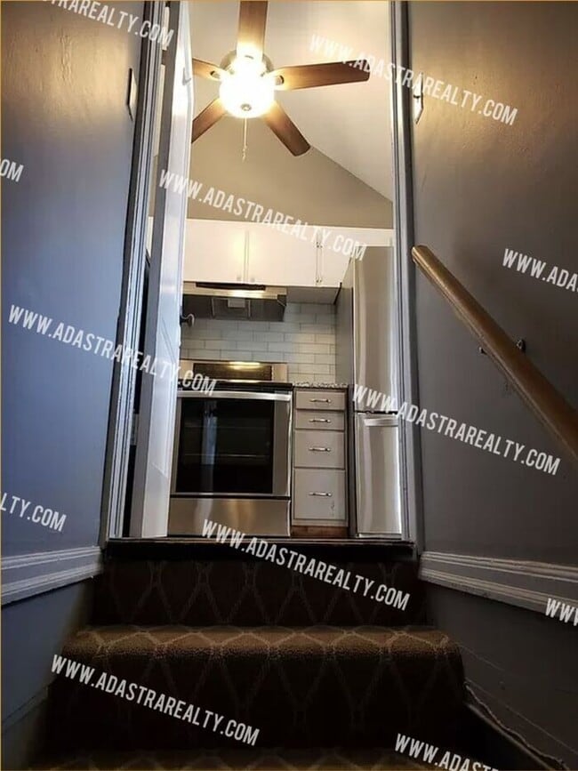 Building Photo - GORGEOUS 3 Bed 2 Bath House in Merriam-Available NOW!!!