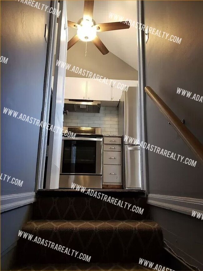 Building Photo - GORGEOUS 3 Bed 2 Bath House in Merriam-Com...