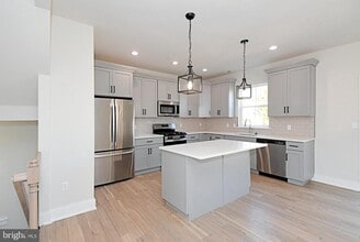 Building Photo - 51 E Clymer Ave