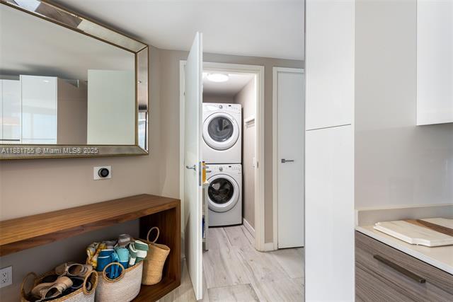 Building Photo - 1300 Brickell Bay Dr