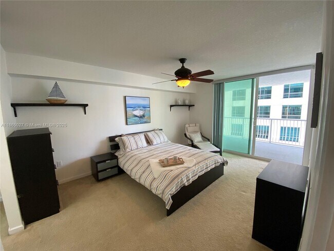 Building Photo - 1200 Brickell Bay Dr