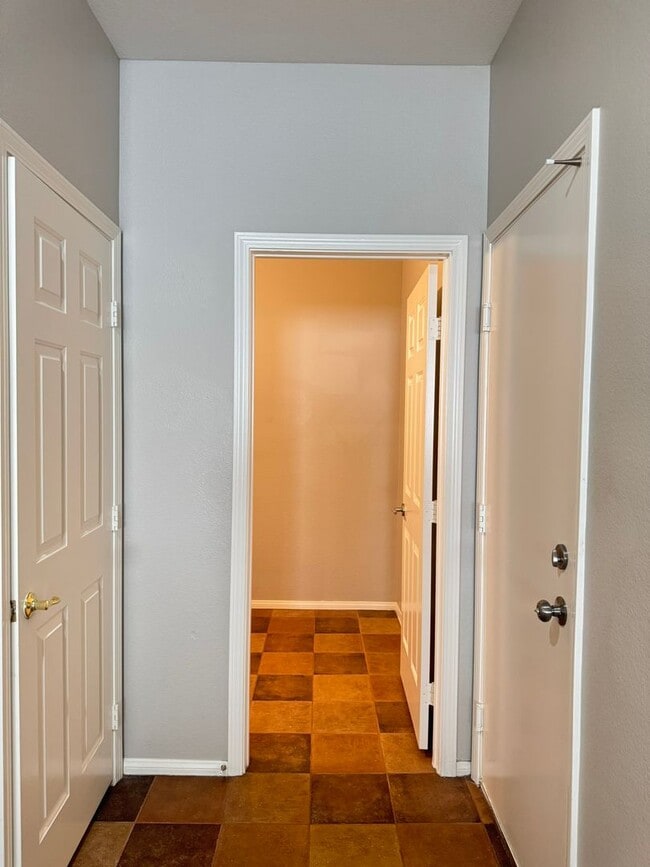 Building Photo - **Spacious 4-Bedroom Home in the Southwest!**