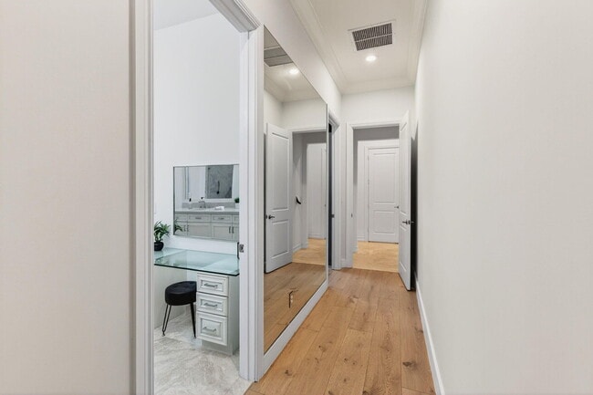 Building Photo - 17662 Cadena Dr