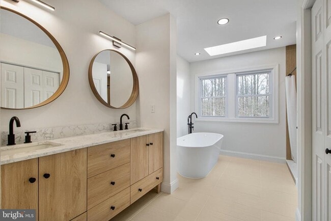 Building Photo - 8009 Poplar Hill Dr