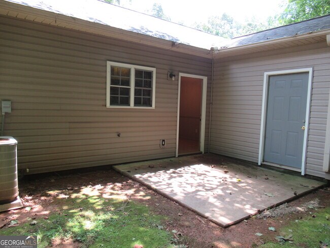 Building Photo - 95 Live Oak Rd