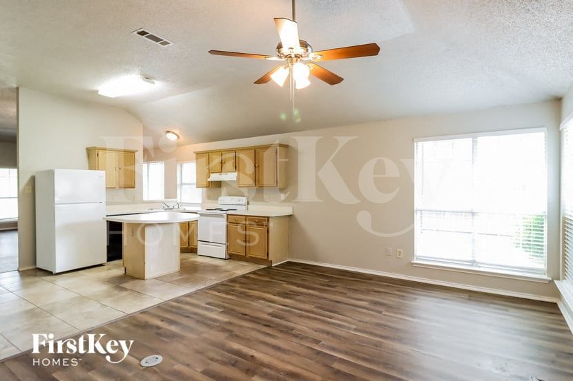 Building Photo - 1129 Rosewood Ln