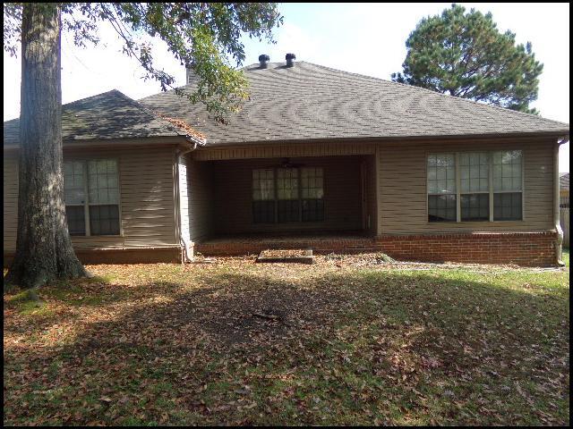 Building Photo - 303 Hidden Meadows Dr