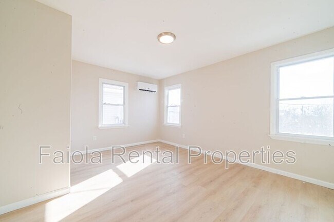 Building Photo - 115 N Delancy Pl