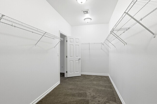 Building Photo - Single Story Stunner in Silverado Ranch!