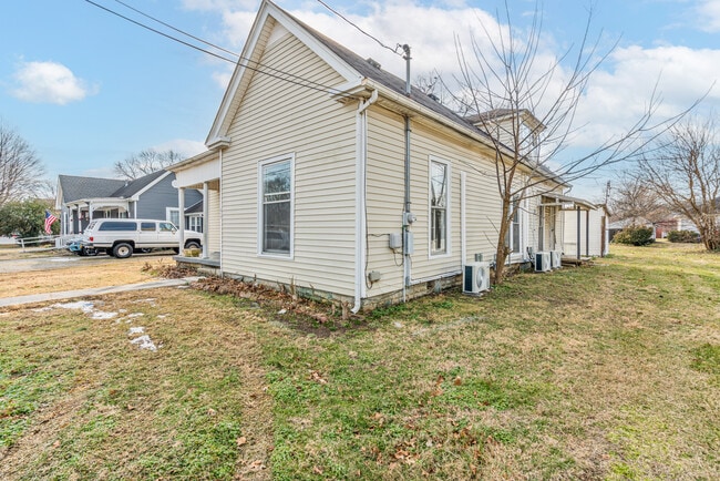 Building Photo - 319 Montague St