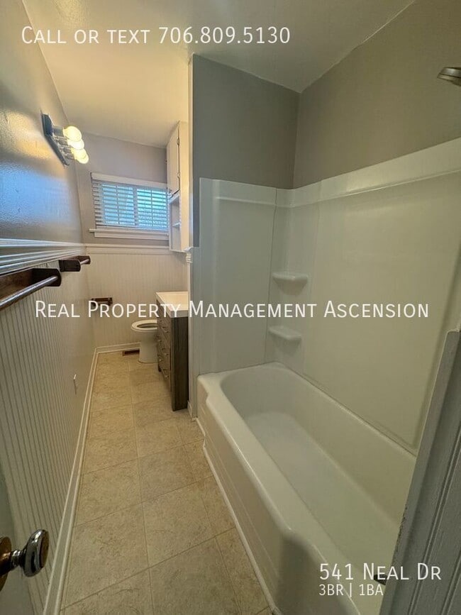 Building Photo - 541 Neal Dr