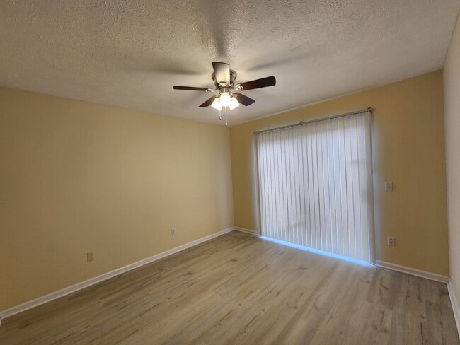 Building Photo - 5434 Sunset Ave