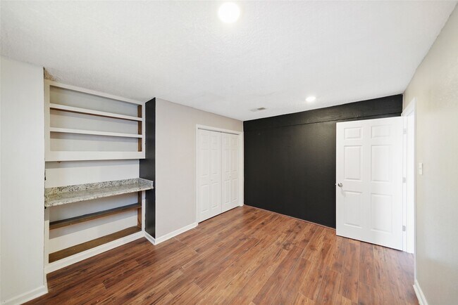 Building Photo - 11502 Village Pl Dr