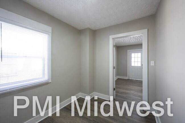 Building Photo - "Chic & Cozy 1-Bed Urban Retreat in Indianapolis – Perfectly Compact Living!"