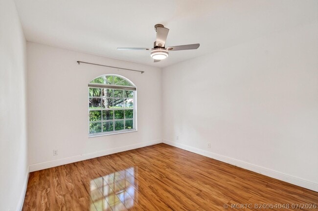 Building Photo - 5225 Brookview Dr