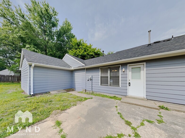 Building Photo - 7542 Lone Oak Cove