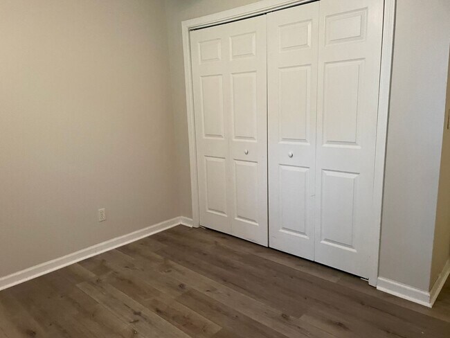 Building Photo - Great Townhome In Oak Grove - Easy Access to Emory & CDC