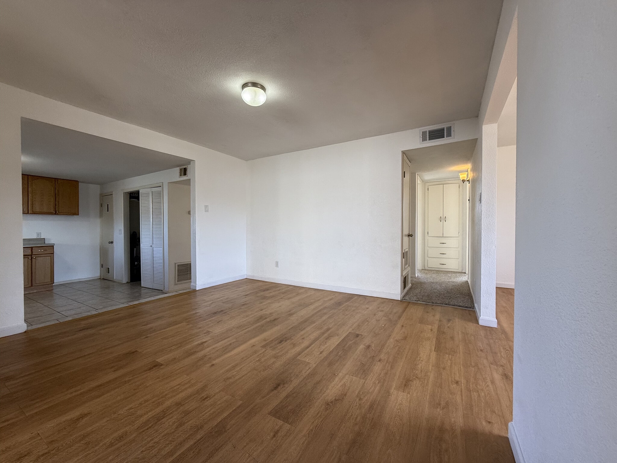 Building Photo - 123 E Apache St