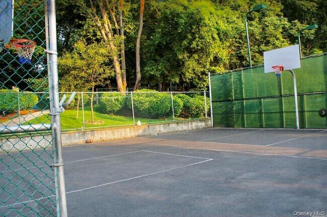 Building Photo - 255-55 75th Ave