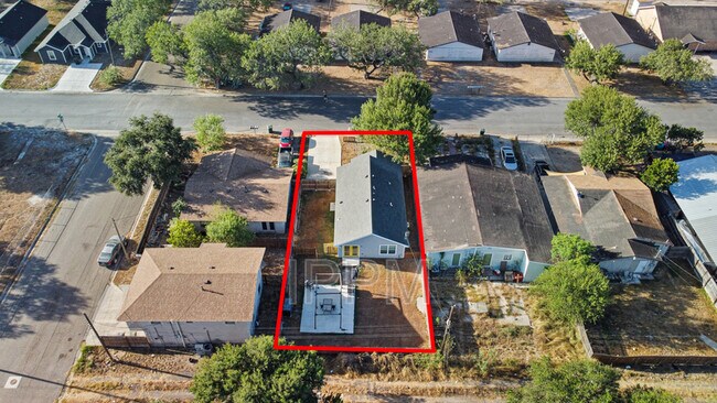 Building Photo - 1021 E Adams Ave