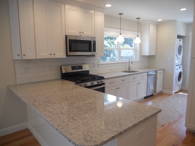 Primary Photo - 162 Weston St