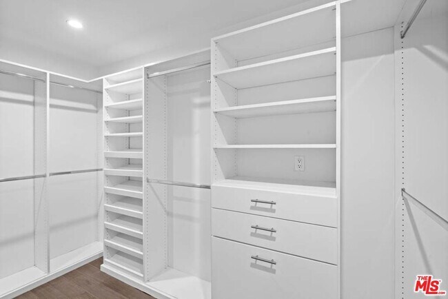 Building Photo - 10453 Holman Ave