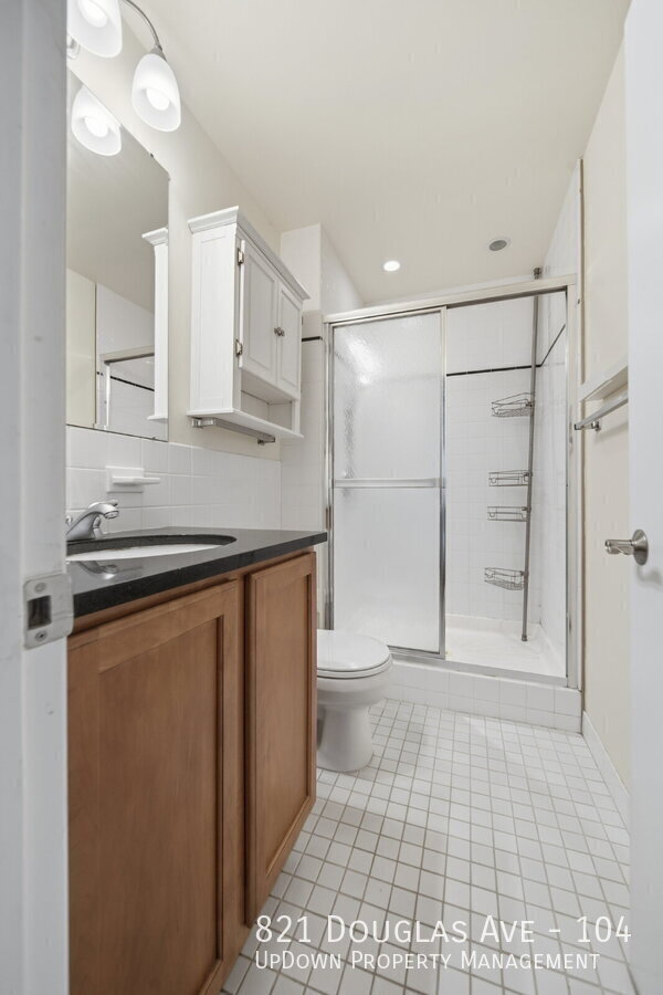 Building Photo - 821 Douglas Ave