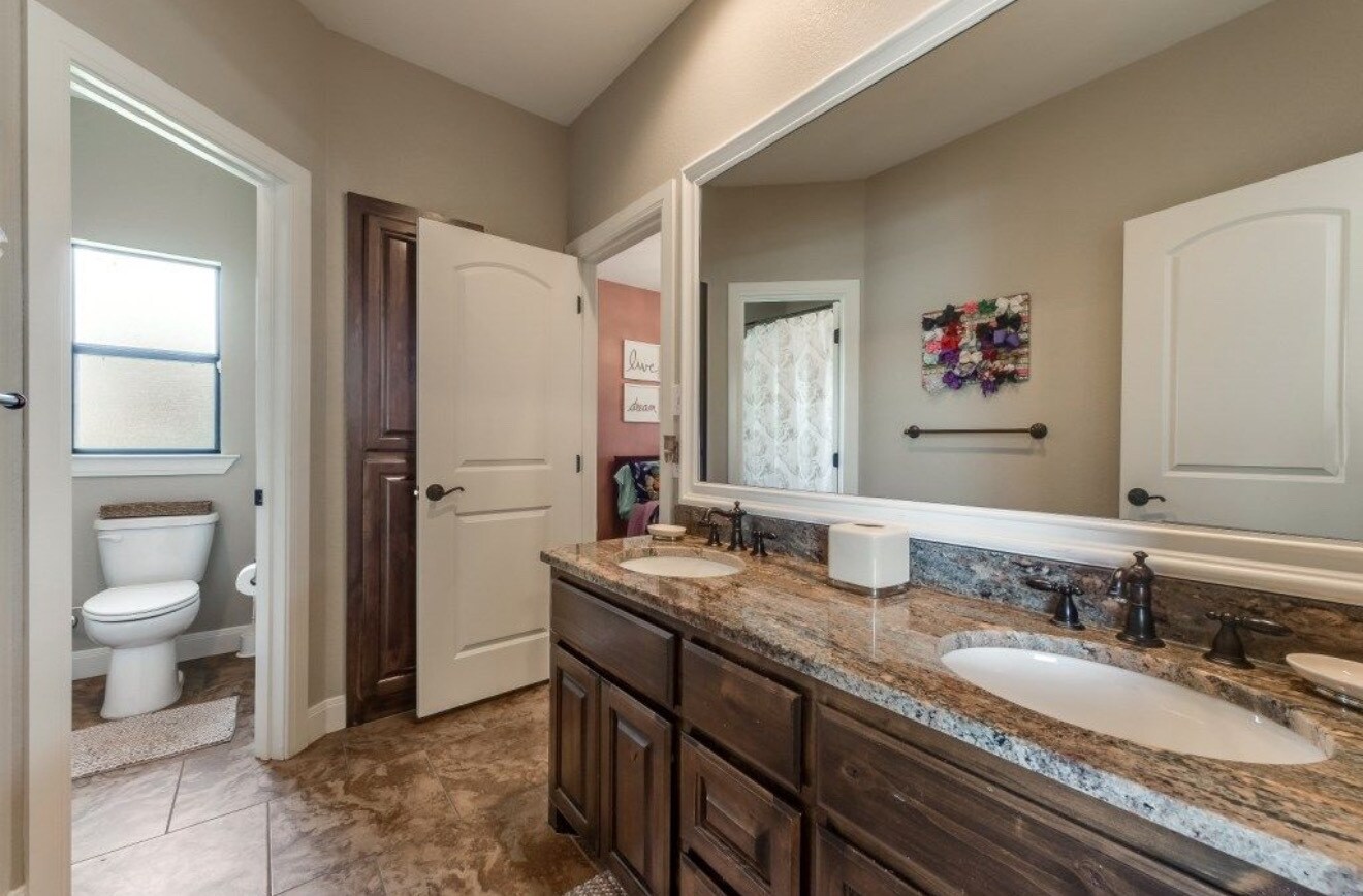 Building Photo - 5505 San Clemente Dr