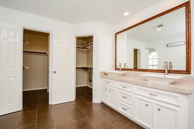 Building Photo - 2022 Fairview St