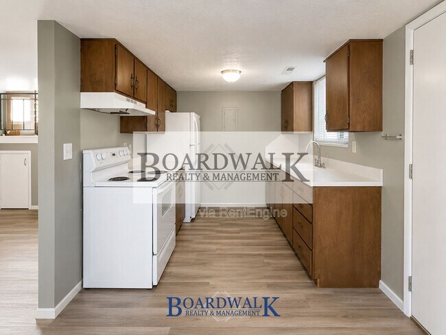 Building Photo - 572 400 N