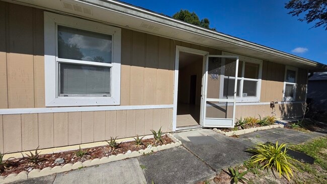 Building Photo - 207 SW Statler Ave