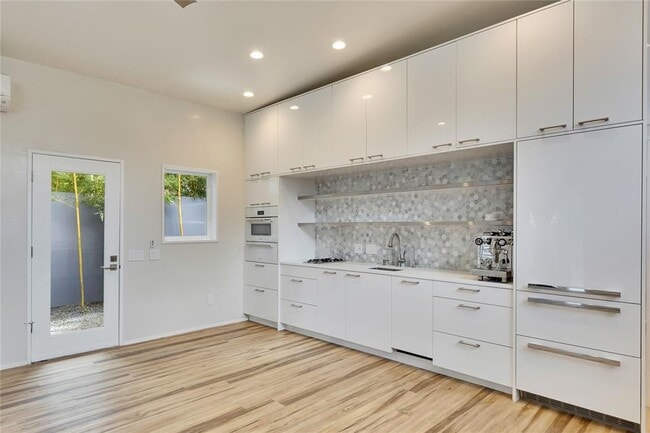 Building Photo - 1515 Bluebonnet Ln