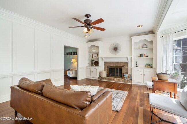 Building Photo - 305 Lake Forest Pkwy
