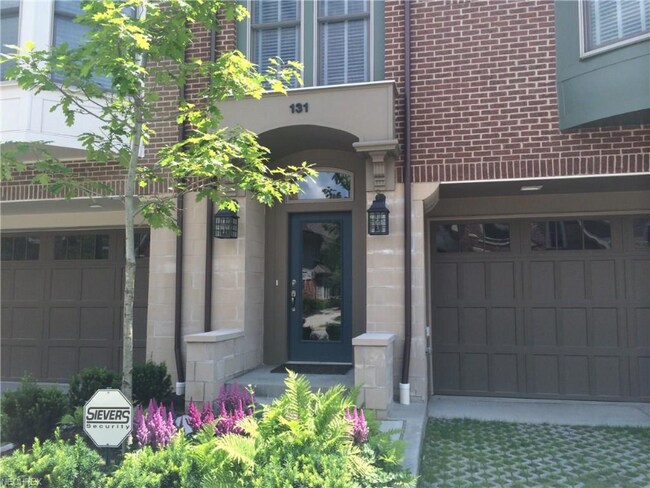 Primary Photo - 131 Vine St