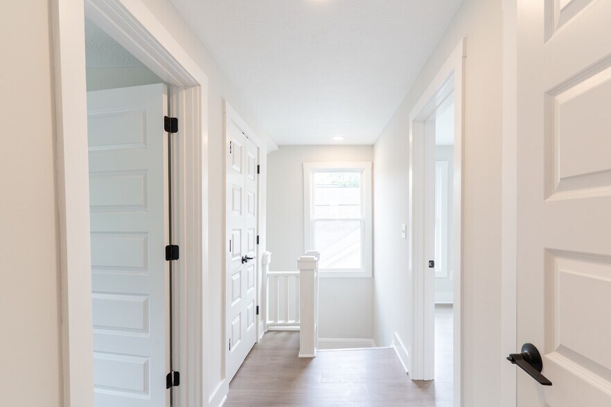 Building Photo - 1464 E 123rd St