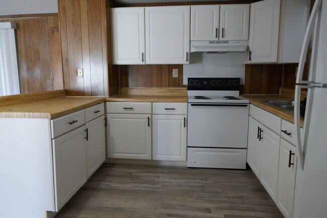 Building Photo - 1409 Mill Pond