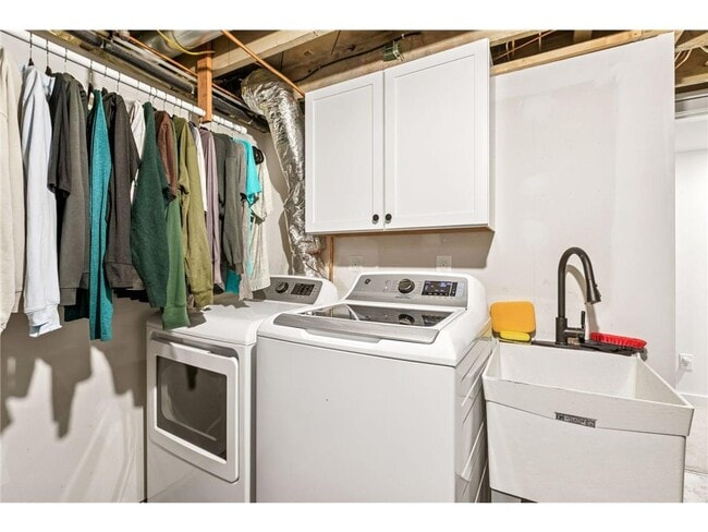 Building Photo - 3040 Hampshire Ave S