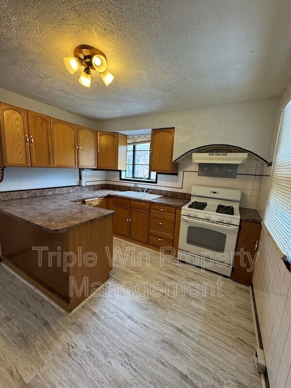 Building Photo - 6400 Myron Ave